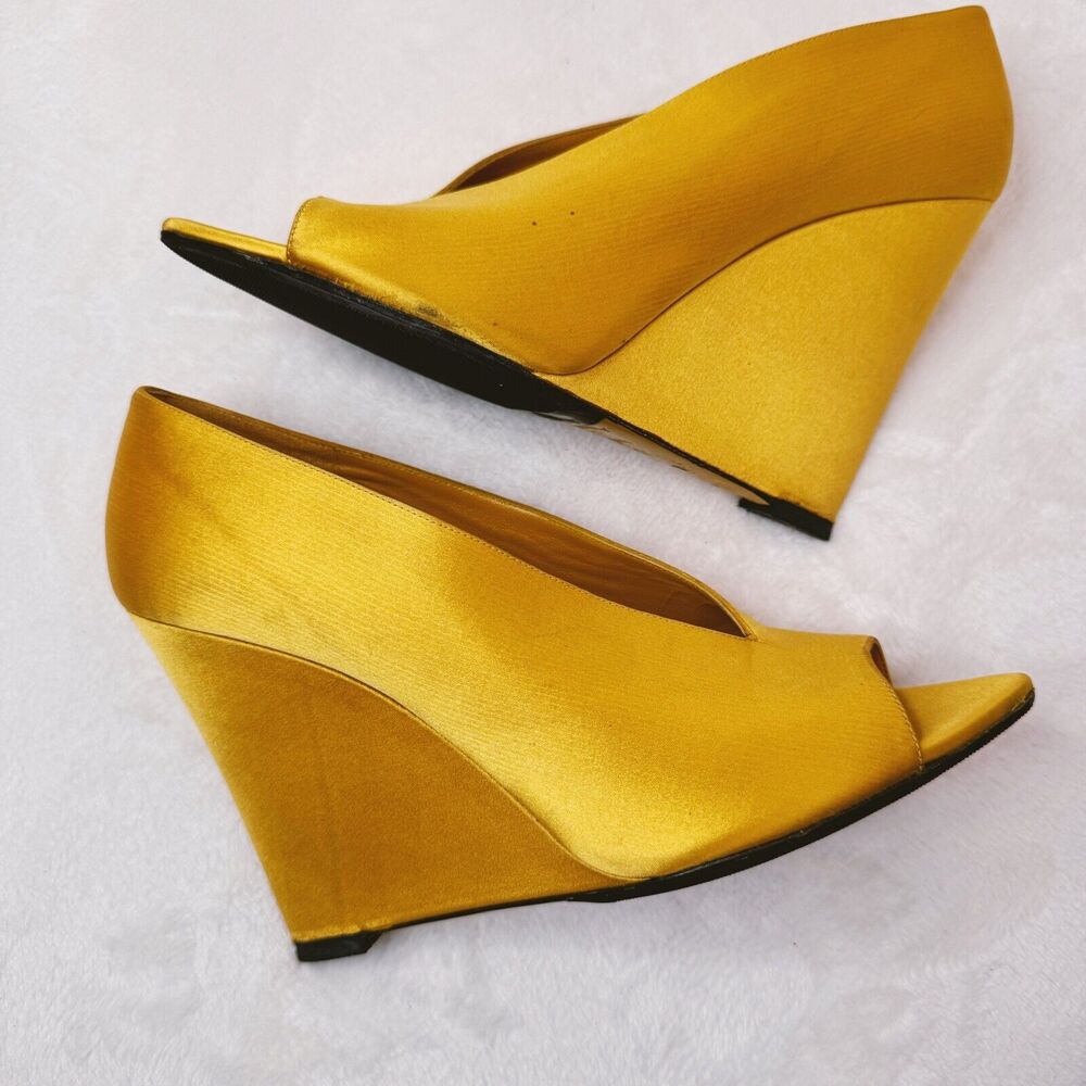 Burberry Prorsum Womens Shoes Satin Wedge Heels Runway 2013 Yellow Size 40 - Picture 1 of 11